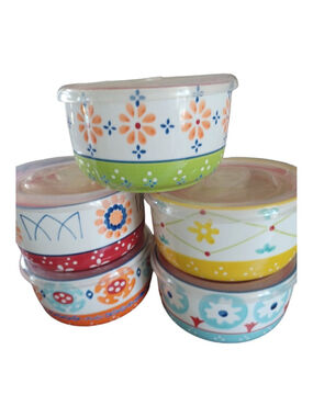 Signature Housewares Stoneware bowls w. Lids x 5